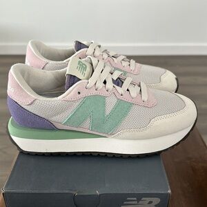 New Balance Women’s 237 Retro Sneaker size 6.5 Light Green Lavender Pink